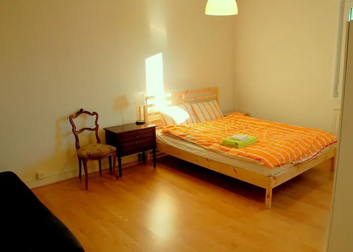 Big In Willa Sainte-Croix